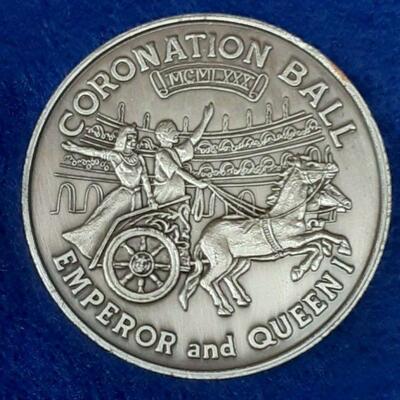 https://www.ebay.com/itm/114914315705	HC3066 RARE KREWE OF CAESAR 1980 MARDI-GRAS OX SILVER CORONATION BALL DOUBLOON
