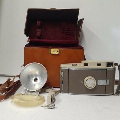 https://www.ebay.com/itm/114923586624	DS8005 Polaroid "Land Camera" The 800 Includes box, flash, flash bulb, camera 
