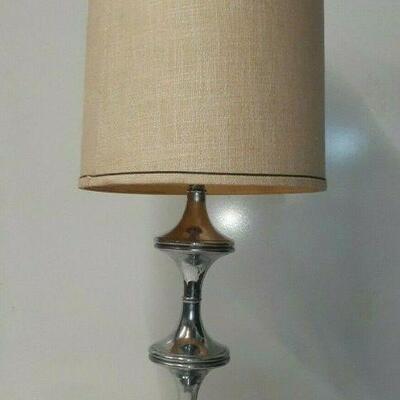 https://www.ebay.com/itm/114918127632	LP8031 : Mid-Century Modern Silver Chrome Round Base Lamp w/ Shade
