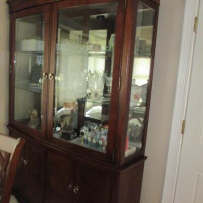 Ethan Allen Dining Suite With China Cabinet 
