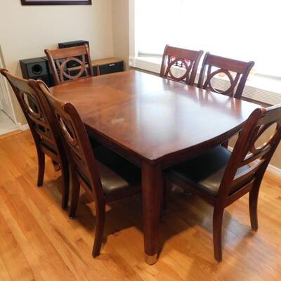 Ethan Allen Dining Suite With China Cabinet 