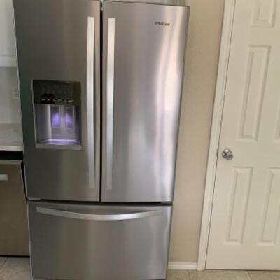 Whirlpool 25.Cu.Ft French Door Refrigerator with Ice Maker.    Purchased 2019