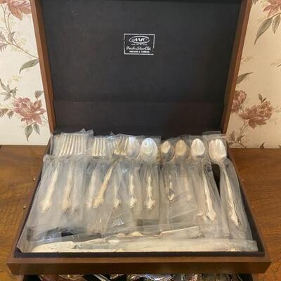 92PC International DeepSilver Plate 'Wakefield' Flatware W/AMC Case - $120