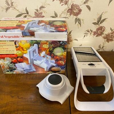 Vegetable Spiral Slicer & Fullstar Mandolin Slicer - $30