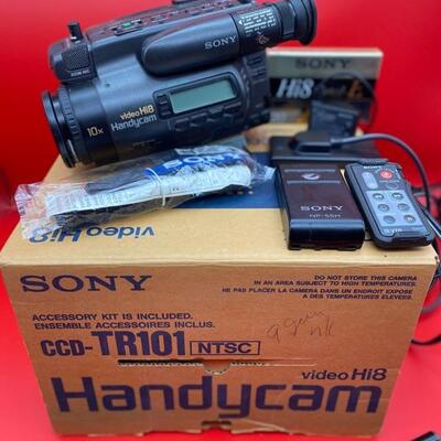 Sony Video Hi8 Handycam CCD-TR101 W/Accessories - $45