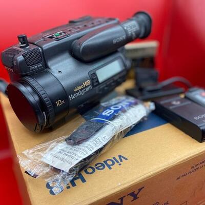 Sony Video Hi8 Handycam CCD-TR101 W/Accessories - $45