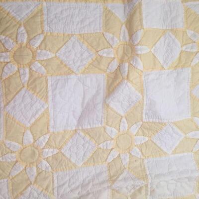 Vintage Yellow and White Dahlia Star Quilt - Hand quilted