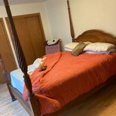 four poster double bed