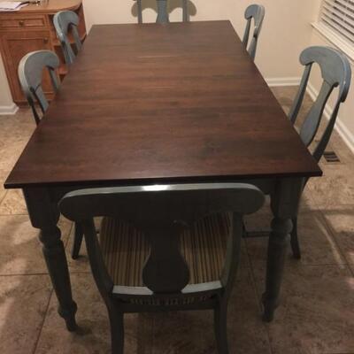 $800 - Dining Set - Extendable Dining Table and 6 (Pottery Barn style) chairs by Canadel