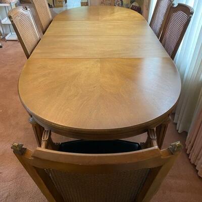 Henredon Dining Table W/2 Leaves & 6 chairs & Protector Pads - 29"H x 102"W x 43"D W/20" Leaves X2 - $240