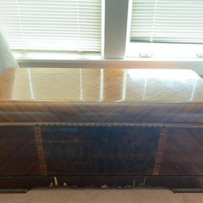 Lane Vista Cedar Chest - 22"H x 47"W x 19.5"D - $75