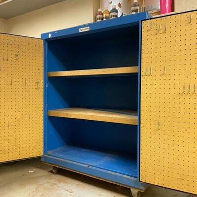 Rolling Metal Cabinet W/Locking Key
