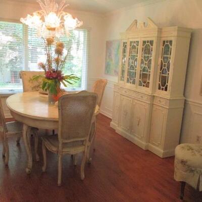 Beautiful Domain Dining Room Suite 