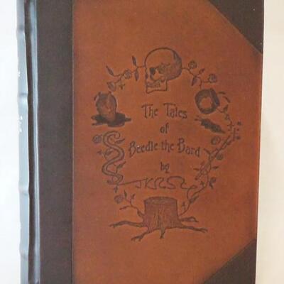 1049	THE TALES OF BEEDLE THE BARD COLLECTORS EDITION BOOK & 10 PRINTS IN CASE. CAS HAS SOME MINOR WEAR
