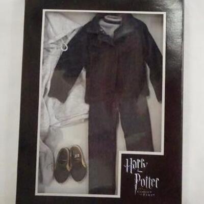 1082	TONNER HARRY POTTER OUT OF THE CLASS ROOM OUTFIT NEW IN BOX!
