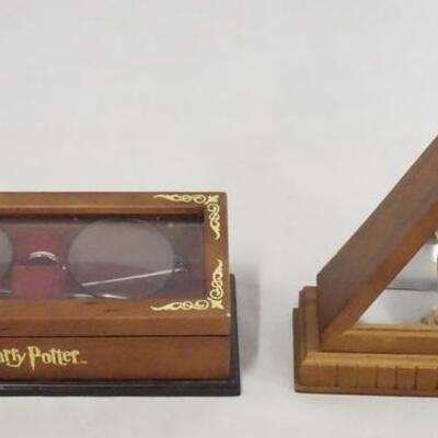 1099	THE NOBLE COLLECTION HARRY POTTER RING & GLASSES, BOTH COME IN DISPLAY CASES. 
