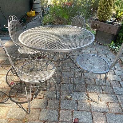 Ice Cream / Parlor outdoor Set - 4 chairs plus table - metal