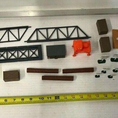 https://www.ebay.com/itm/124835396013	OR8029 LOT OF VINTAGE TRAIN VILLAGE PARTS, 23 PIECES