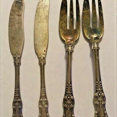 https://www.ebay.com/itm/114918154977	ME1009 STERLING SILVER TIFFANY PAIR OF OYSTER FORKS & BUTTER KNIVES
