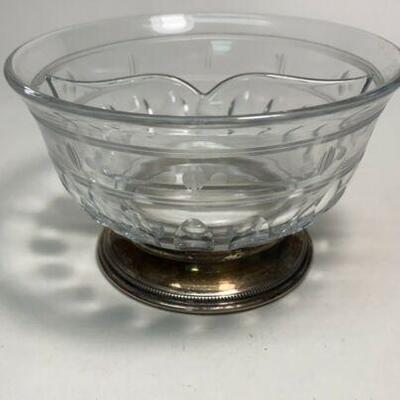 https://www.ebay.com/itm/124835396059	ME1033 CLEAR GLASS BOWL WITH STERLING SILVER BASE
