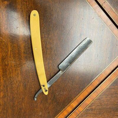 https://www.ebay.com/itm/124776501225	TM9427 Lee's Straight Blade Razer Knife