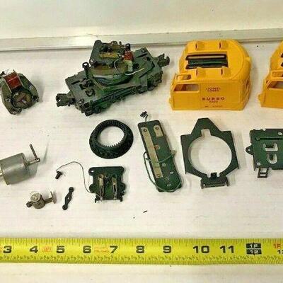 https://www.ebay.com/itm/124835396033	OR8026 LOT OF TOY TRAIN PARTS