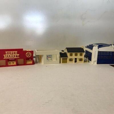 https://www.ebay.com/itm/124835396043	OR8022 LOT OF 4 TRAIN VILLIAGE BUILDINGS