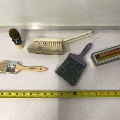 https://www.ebay.com/itm/114918154986	OR8033 LOT OF 5 CLEANING BRUSHES AND TOY TRAIN LUBRICANT