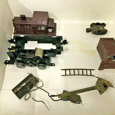 https://www.ebay.com/itm/124815128000	OR8002 LOT OF 8 VINTAGE MODEL TRAIN PIECES