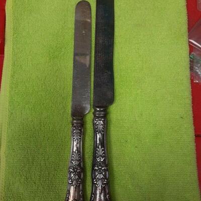 https://www.ebay.com/itm/124815126181	ME3098 USED LOT OF TWO TIFFANY & CO. STERLING SILVER KNIVES KING PATTERN
