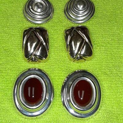 https://www.ebay.com/itm/124815126952	ME3102 THREE PAIR OF USED STERLING SILVER CLIP ON EARRINGS 58.6 GRAMS
