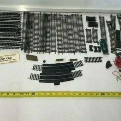 https://www.ebay.com/itm/114918154980	OR8041 LOT OF VINTAGE TRAIN PARTS INCLUDING TRACKS AND WIRING