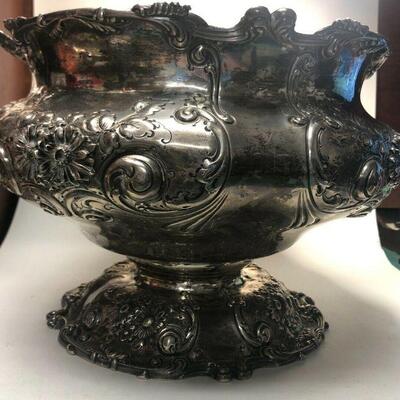 https://www.ebay.com/itm/114902643907	ME7039 English Sterling Punch Bowl M. Scooler New Orleans Silversmith (2086.5 g)

