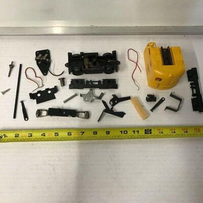 https://www.ebay.com/itm/114918154946	OR8028 LOT OF TOY TRAIN PARTS