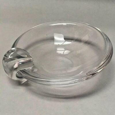 https://www.ebay.com/itm/114855392626	EL1001 STEUBEN CRYSTAL GLASS SMALL ASHTRAY 
