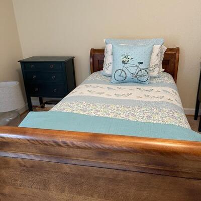 Sleigh bed - twin size, complete with bedding