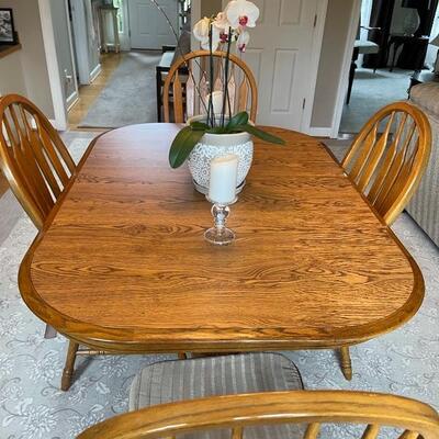 Oak dining table with easy care top. Comes with 6 chairs, w keaves and table oad