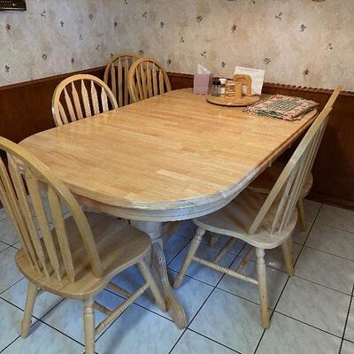 Dinette set 6 chairs 2 leaves that fit under the table see next picture
