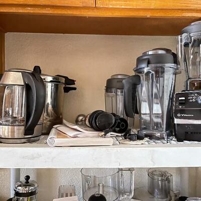 Small appliances like coffee press / chopper / blander and more 