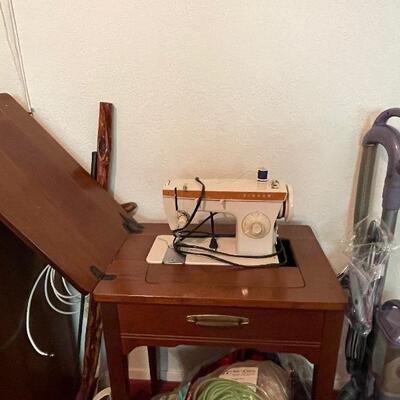singer sewing machine and cabinet