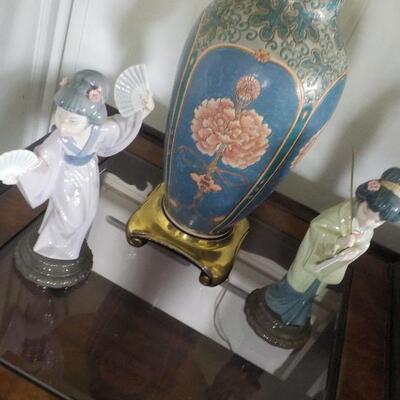 Llardro figurines.