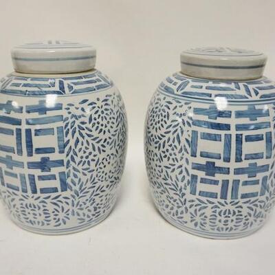 1084	PAIR OF BLUE & WHITE CHINESE COVERED JARS, 9 3/4 IN HIGH

