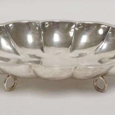 1035	STERLING SILVER OVAL BOWL, MELLON RIBBED W/UNUSUAL RING FEET, MARKED LM 925, 10 1/2 IN WIDE, 10.53 TOZ
