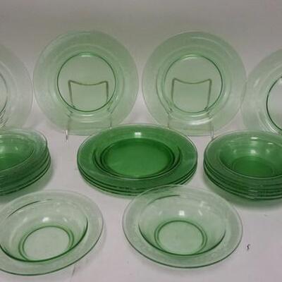 1287	7 PLATES & 12 BOWLS GREEN W/ ETCHED RIMS, PLATES ARE 8 3/4 IN & HAVE HEAVY KNIFE MARKS. BOWLS ARE 6 1/2 IN 
