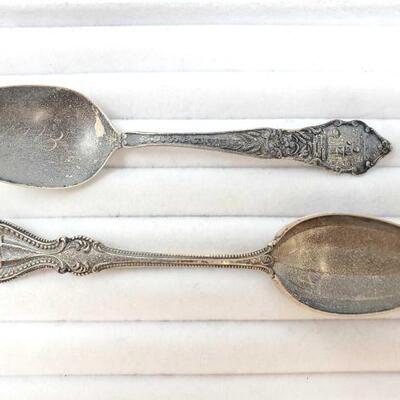 1640	

2 Sterling Silver Spoons, 40.2g
Weighs Approx 40.2g Measure Approx 5.5in And 5.75in