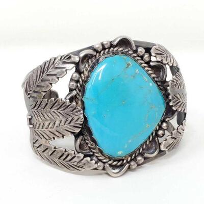 1510	

Native American Sterling Silver Turquoise Cuff-84g
Native American Sterling Silver Turquoise Cuff- Weighs Approx 84g