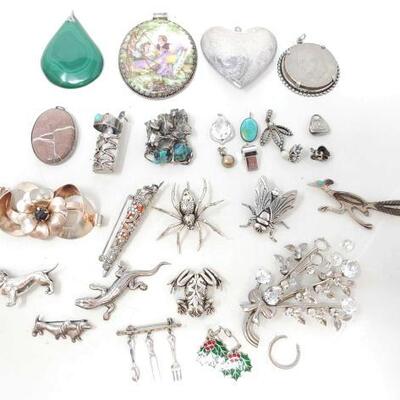 1624	

Assortment Of Sterling Silved Items, 329g
Weighs Approx 329g Includes Pendants, Pins, Rings And Earrings