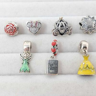 1638	

7 Disney Pandora Sterling Silver Charms 26.5g
Weighs Approx 26.5g