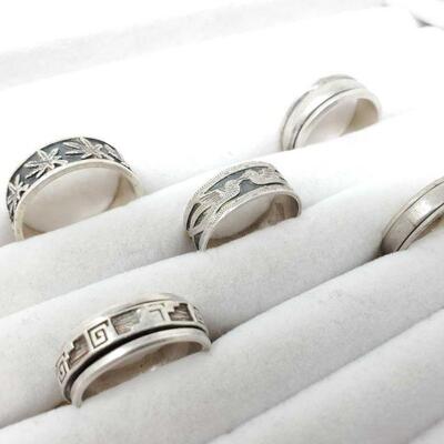 1630: 5 Vintage Sterling Silver Rings 37.5g
Weighs Approx 37.5g Sizes 9.5, 10.5, 12, 12.5