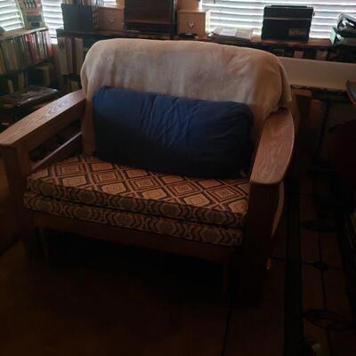 wooden love seat in very good condition